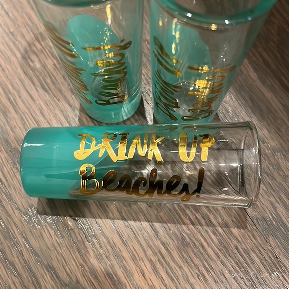 “Drink up beaches” shot glasses - Picture 2 of 2